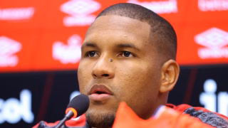 Ex-Athletico é anunciado por rival do Brasileirão