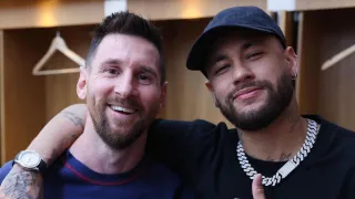 Neymar se despede de Lionel Messi no Paris Saint-Germain