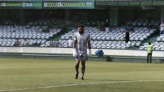 Técnico do Coritiba elogia Alex Muralha: “Não há dúvida que vai render”