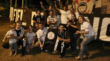 A distância, corintianos do estado festejam centenário