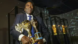 Pelé passa a noite em UTI e retorna para o quarto em São Paulo