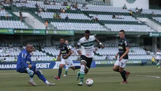 Reforços vão bem e Coritiba supera falta de ritmo para bater o Cianorte