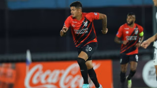 Cuca dá espaço a jovens da base no elenco profissional do Athletico