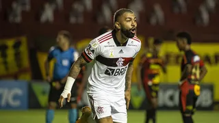 Flamengo vence o Sport e mantém quatro pontos de distância para o líder