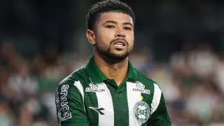 “Tem que ter coragem para jogar no Coritiba”, dispara Ronier após derrota