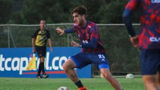Paraná acerta empréstimo de volante a clube catarinense