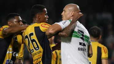 Coritiba tropeça com um a mais e perde chance na Série B