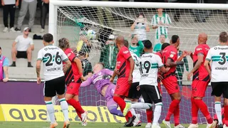 Coritiba encerra sequência de derrotas e quebra invencibilidade do Athletico
