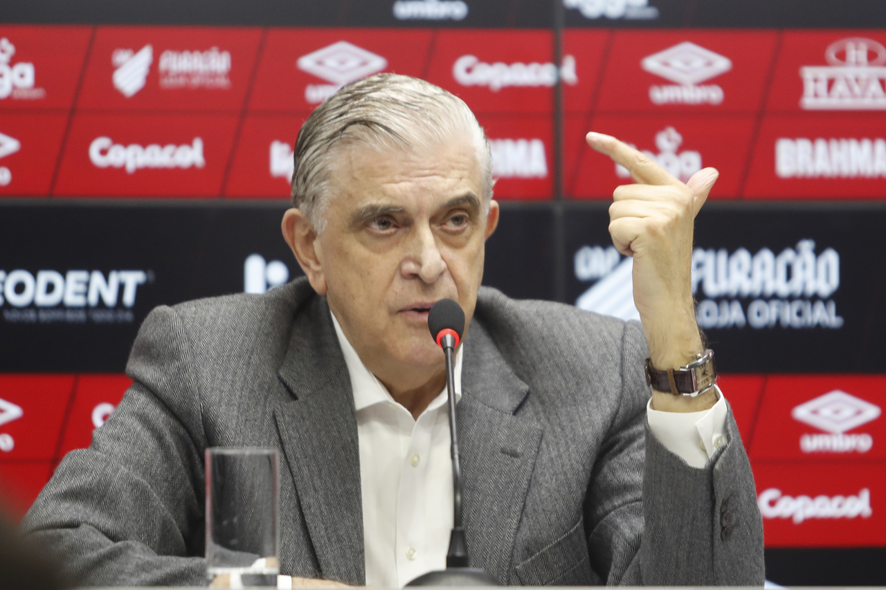Petraglia detona Cuca após saída do Athletico: “Nos usou e depois nos traiu”