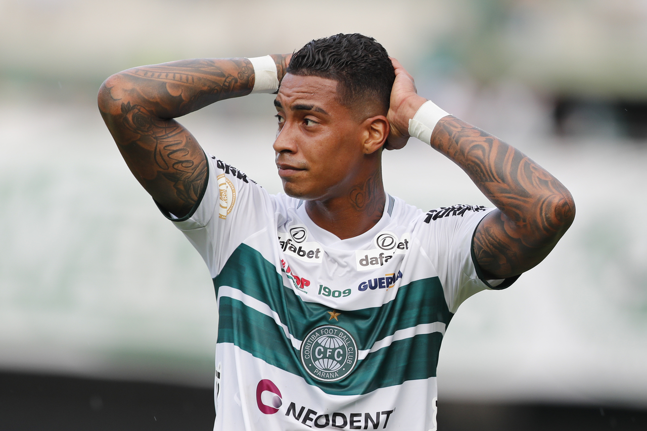 Coritiba se pronuncia sobre Alef Manga e indica nova data de retorno