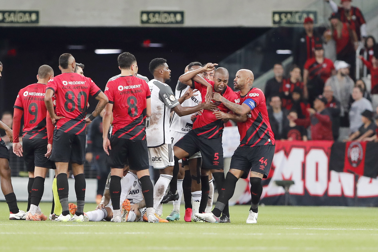 Fernandinho é punido pelo STJD e vira desfalque no Athletico; Christian segue fora