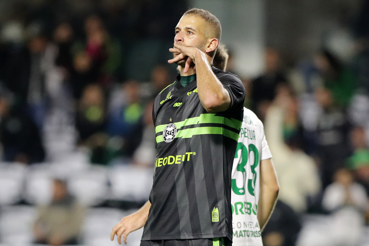 Coritiba terá retorno de Slimani para “final” contra o Grêmio