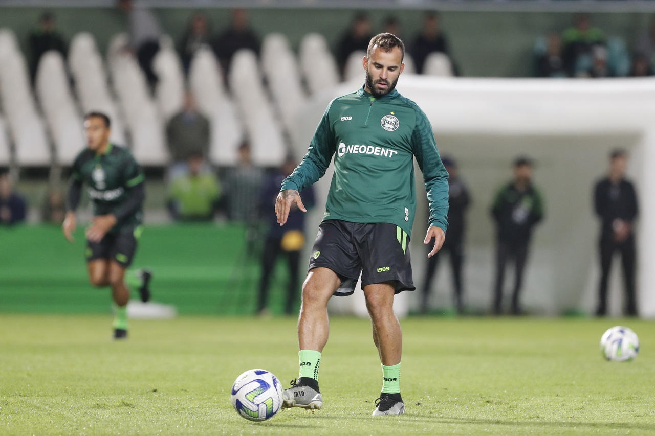 Coritiba libera Henrique, Jesé e mais três jogadores
