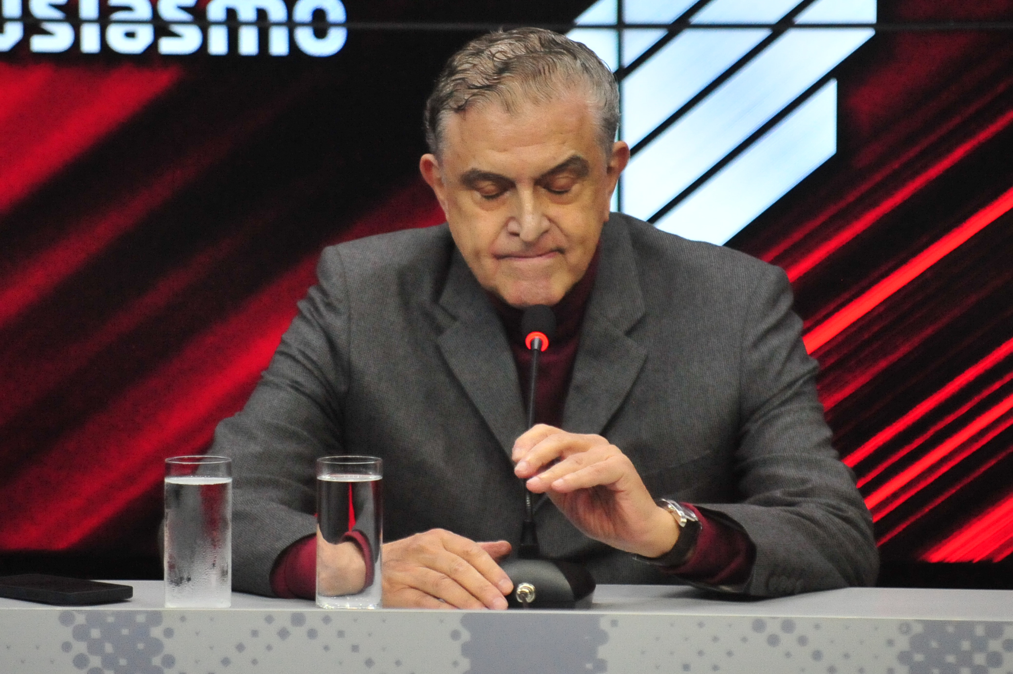 Parecia que Petraglia estava se despedindo. De repente…