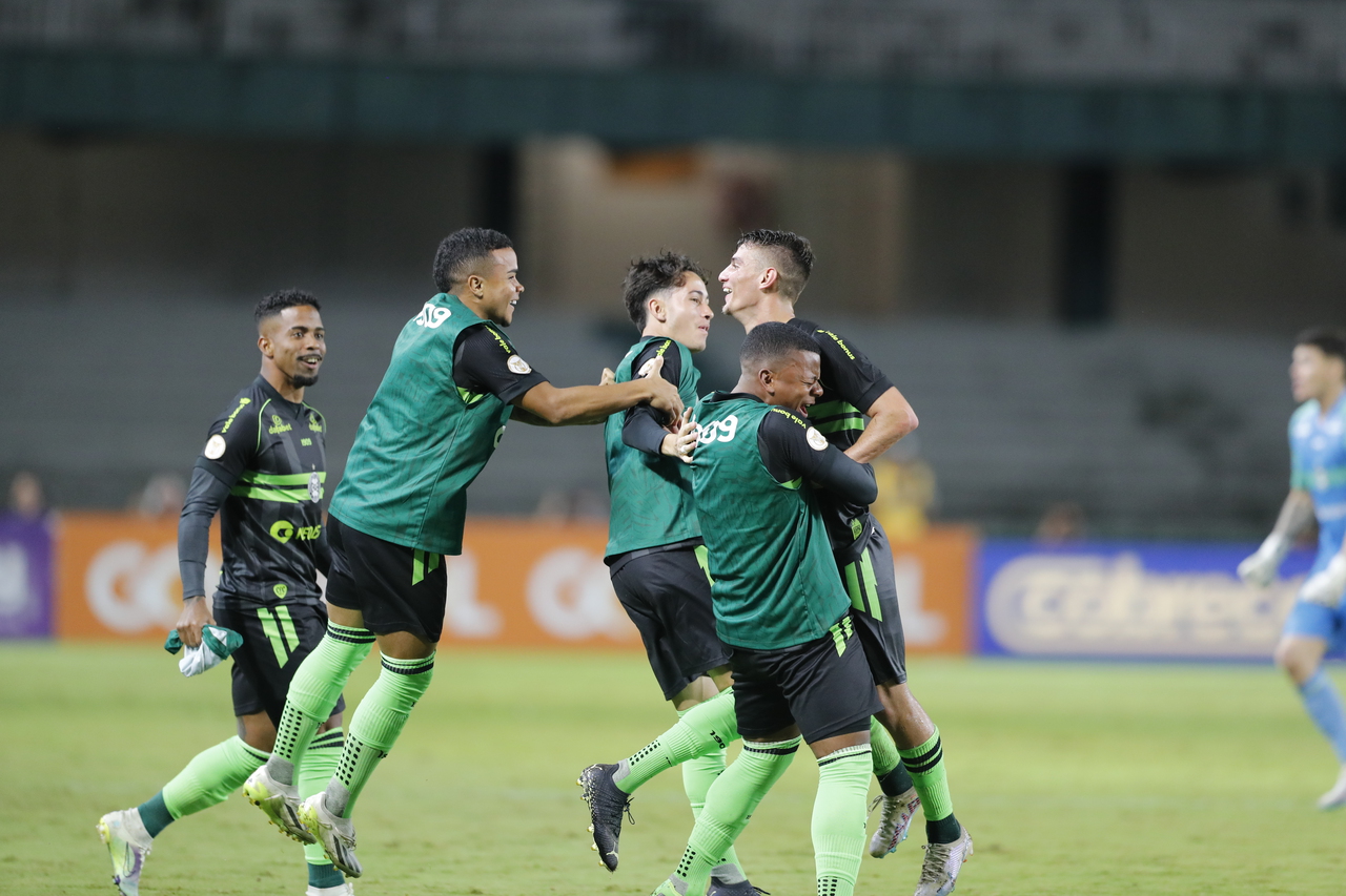 Narrador viraliza nas redes no empate do Coritiba com o Botafogo