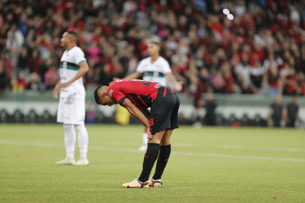 O Athletico centenário começa o ano como uma criança. Só bobagens