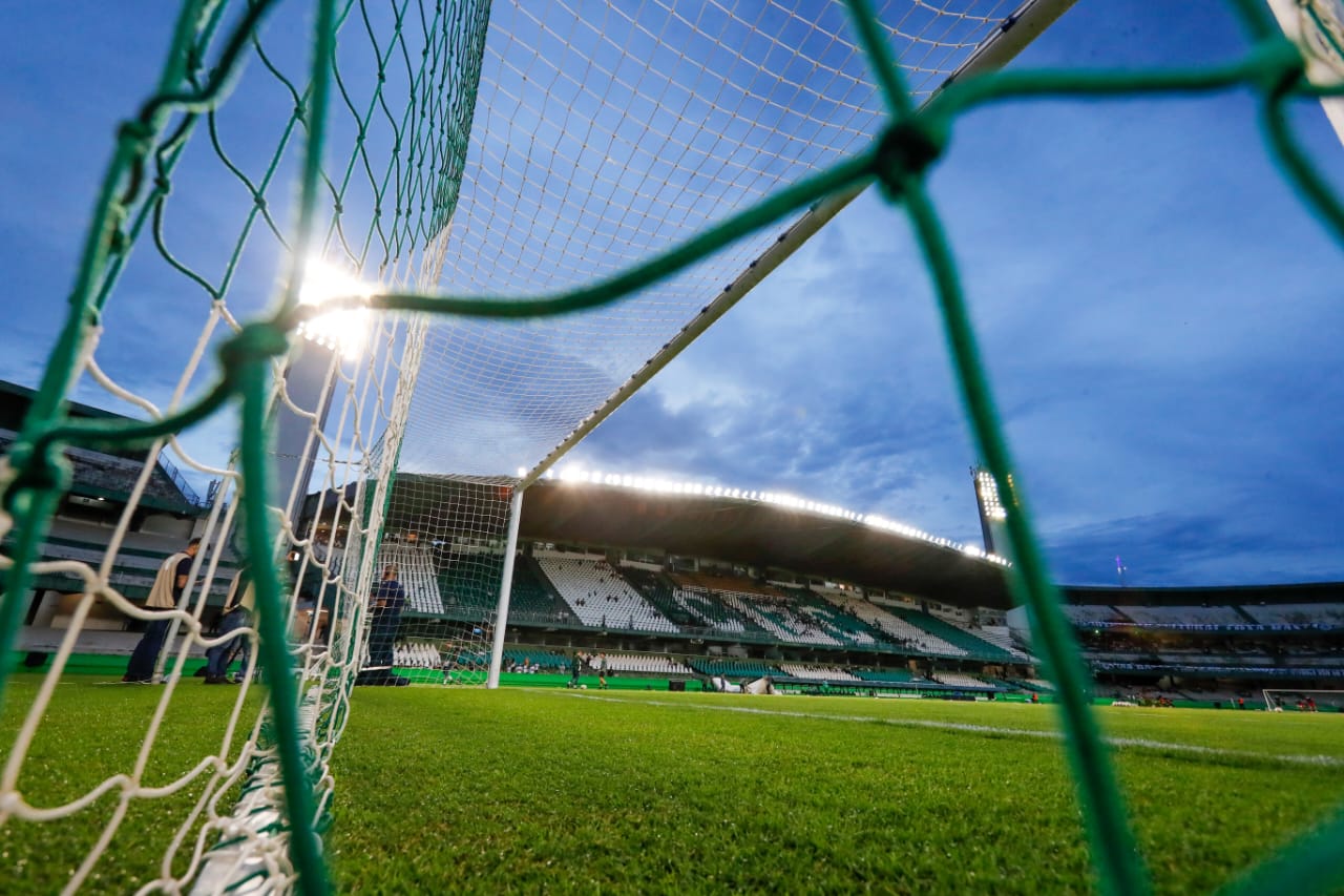 Coritiba apresenta terceiro superávit seguido e diminui dívida em 2023; veja números