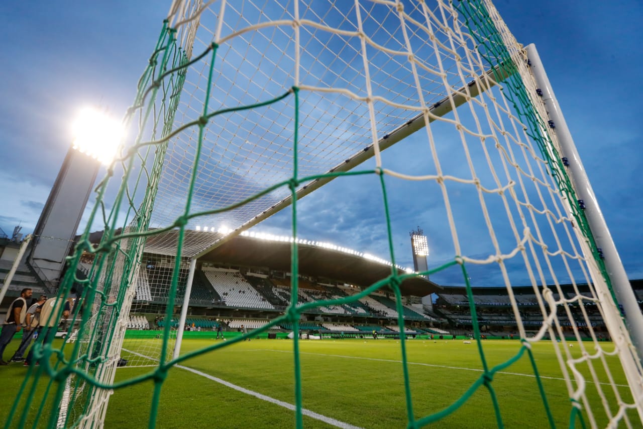 Coritiba e Maringá duelam pela semifinal do Paranaense; acompanhe ao vivo