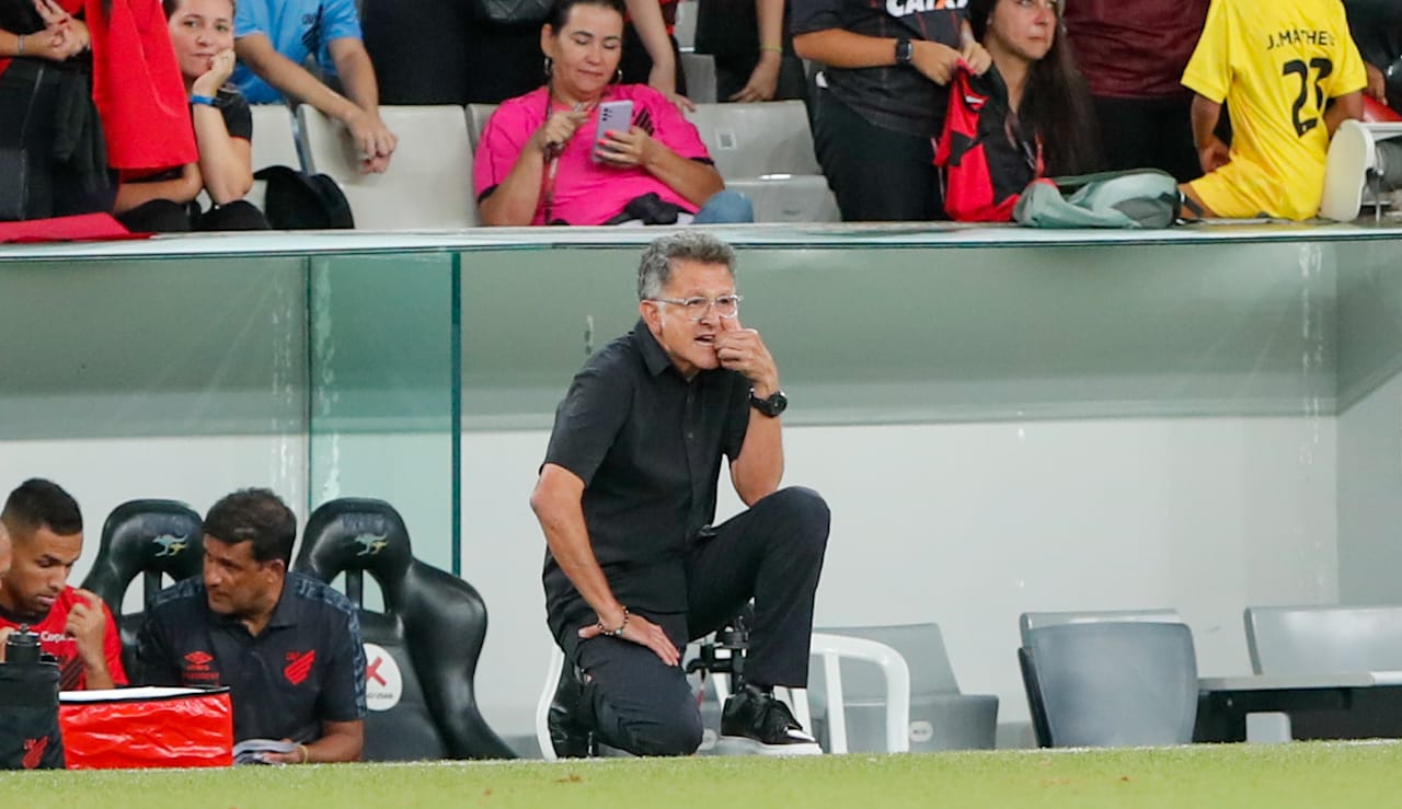 Osorio volta a destacar a necessidade de reforços no Athletico