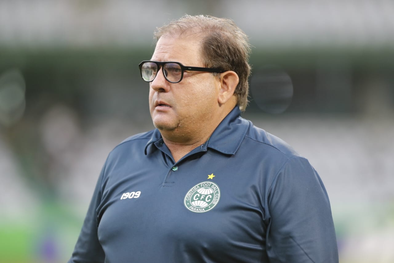 Técnico do Coxa pede calma e lateral reconhece má fase: “Torcedor está p…”