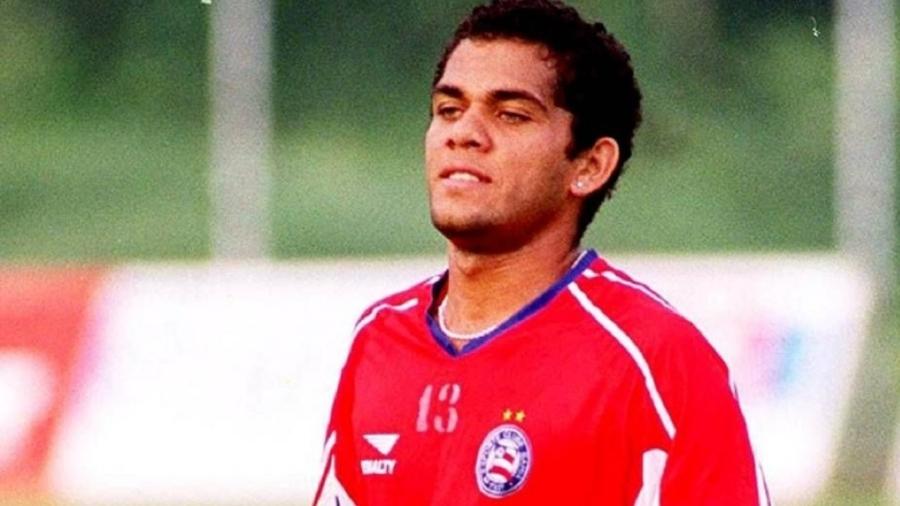 Museu do Bahia remove imagem de Daniel Alves após condenação por estupro