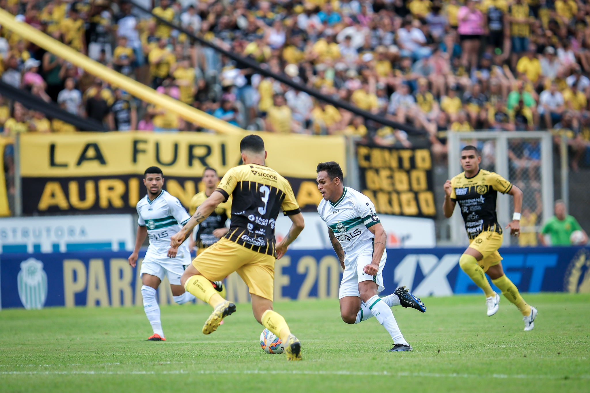 Coritiba perde para o Cascavel e chega a quatro jogos sem vencer antes do mata-mata