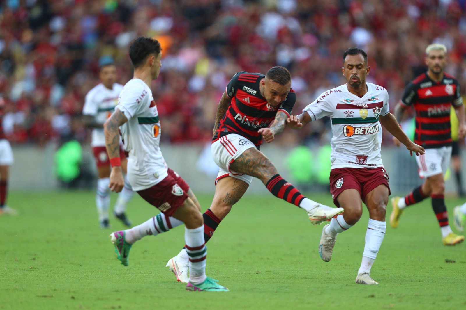 Flamengo domina Flu “à moda Tite” e fica a um passo da Taça Guanabara