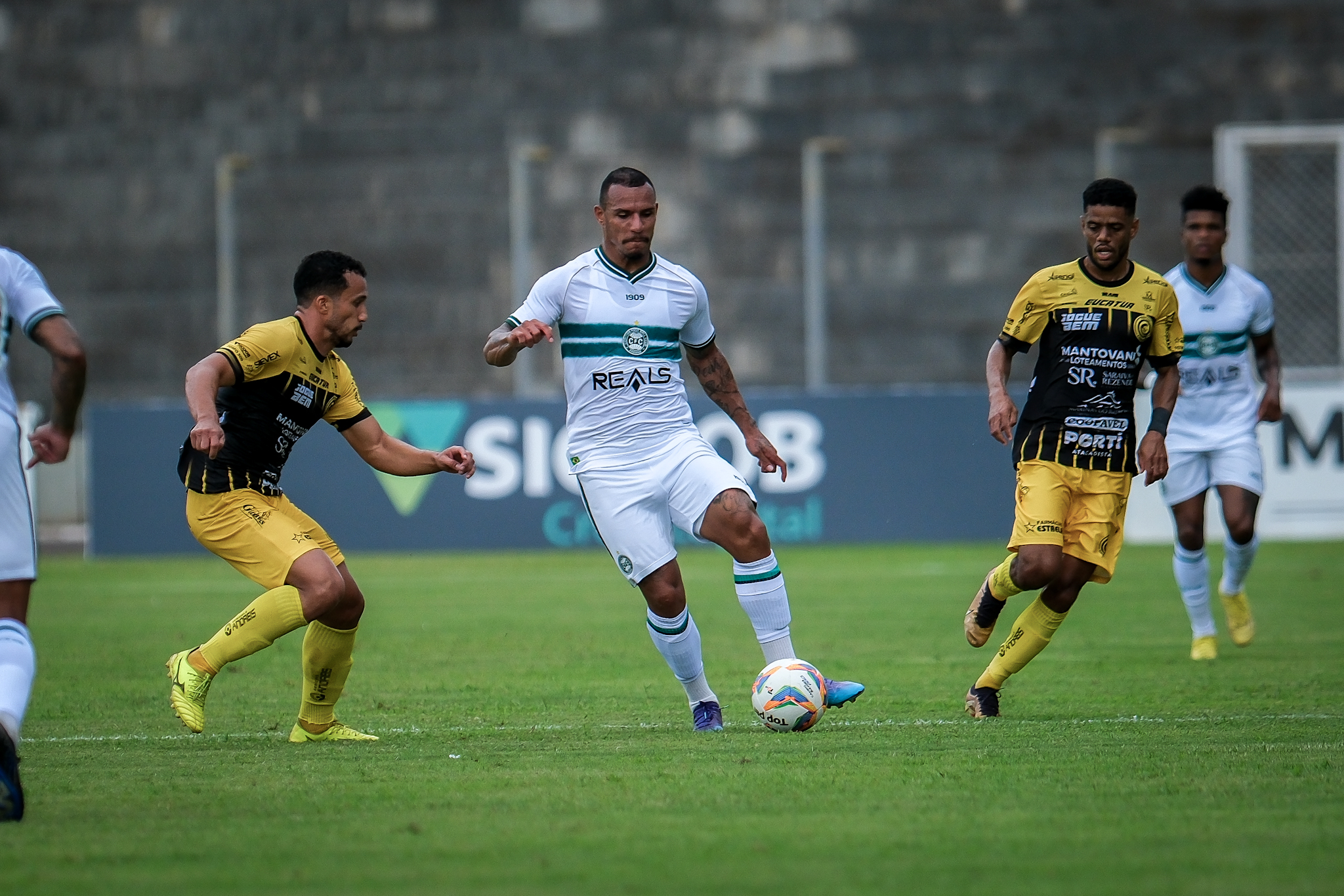 Coritiba amplia tabu contra o Cascavel e Guto admite “pior jogo da temporada”