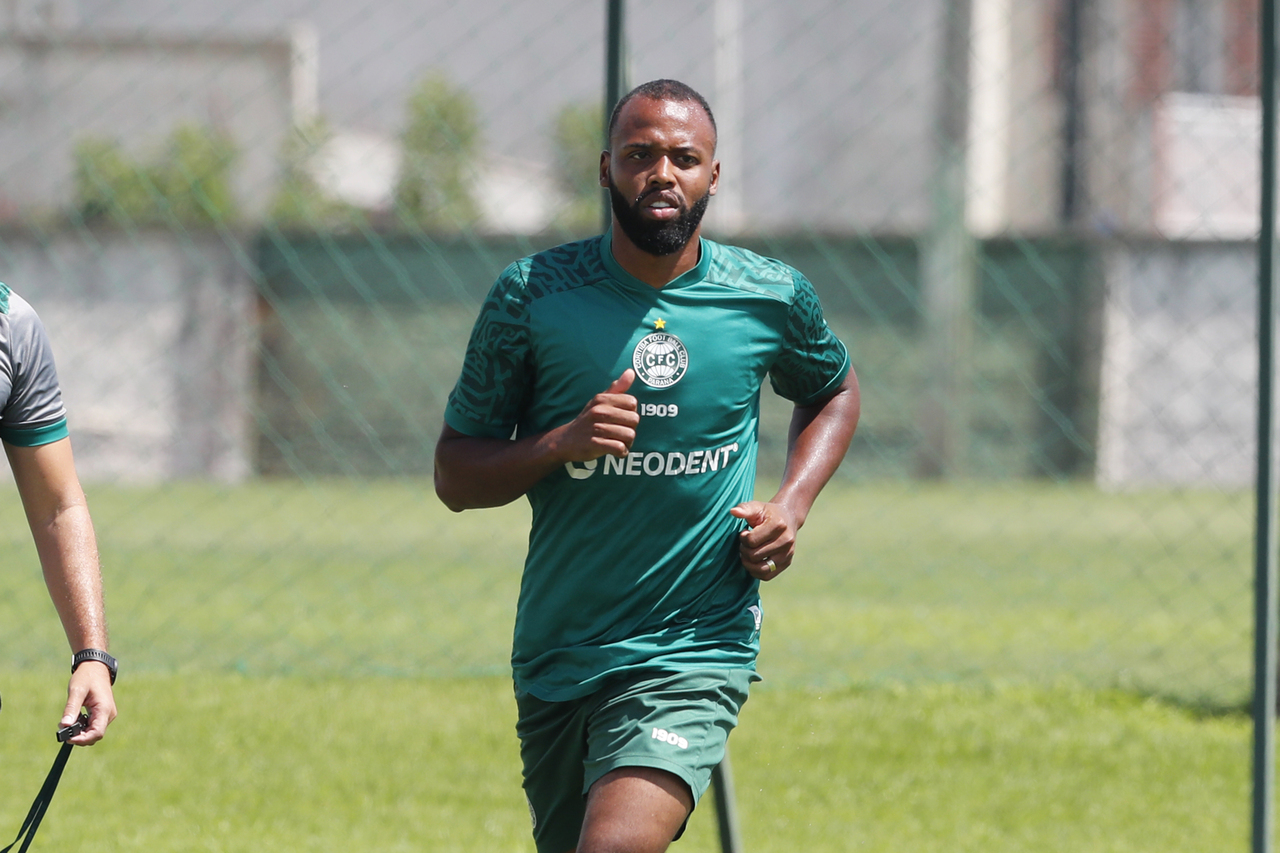 Coritiba empresta zagueiro para time de Série A