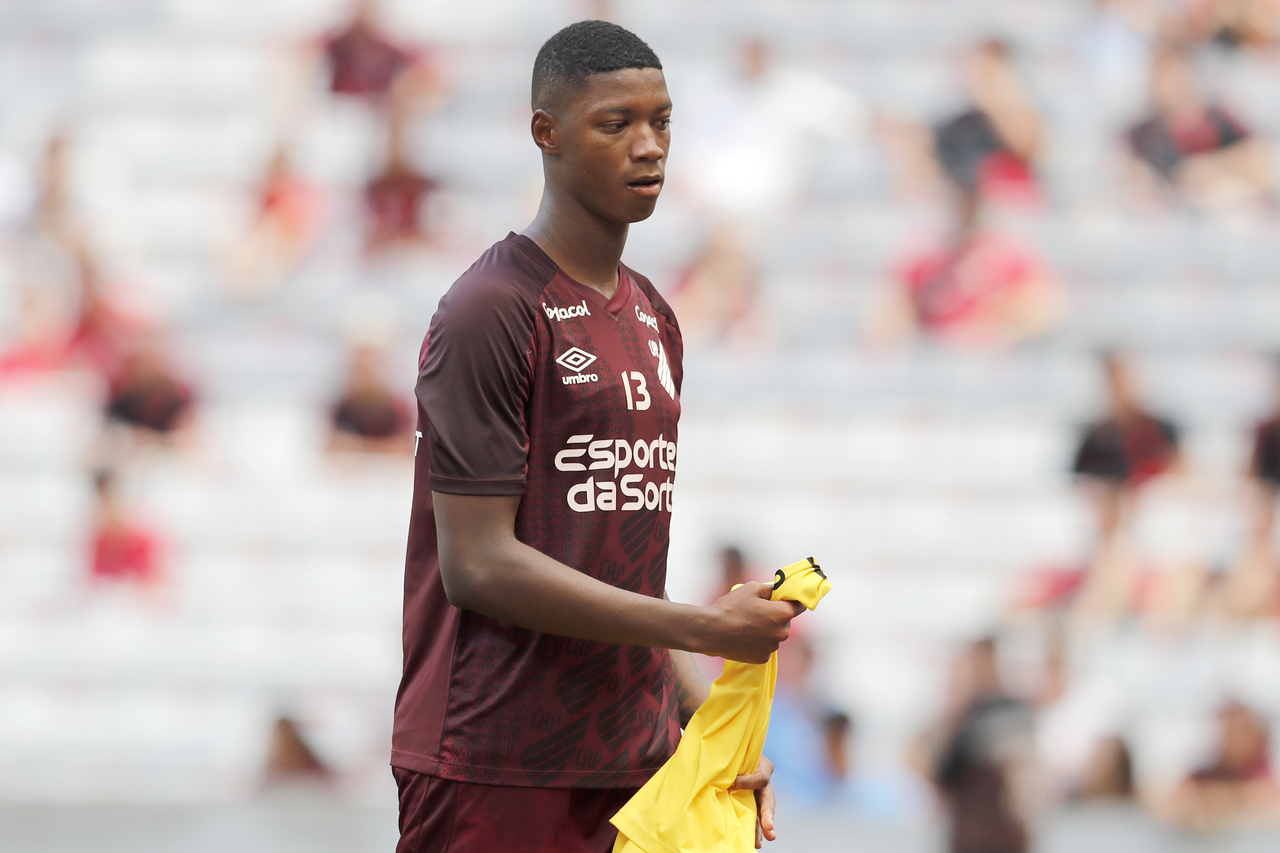 Babi participa de gol em primeira chance após retorno ao Athletico
