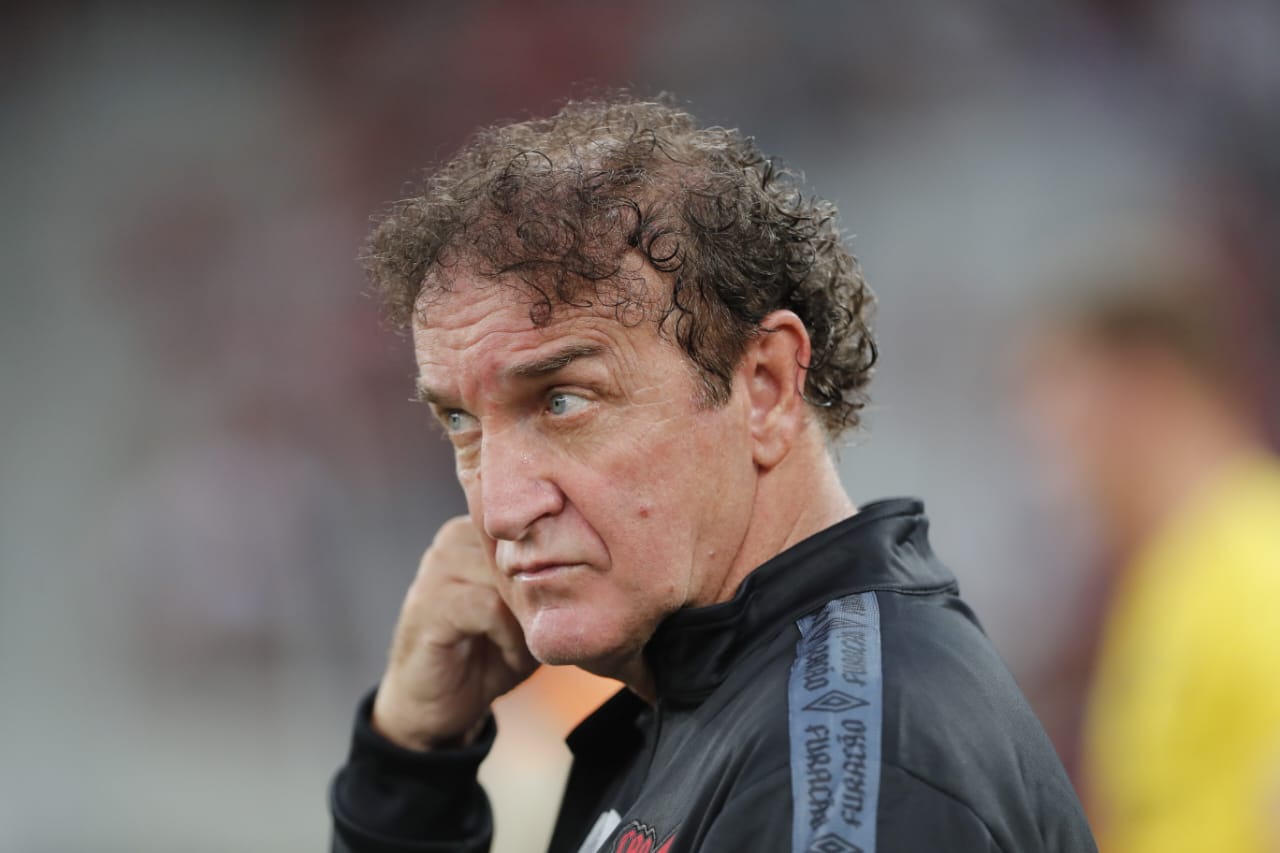 Cuca tenta nomes de peso para o Athletico, mas esbarra em “teto financeiro”