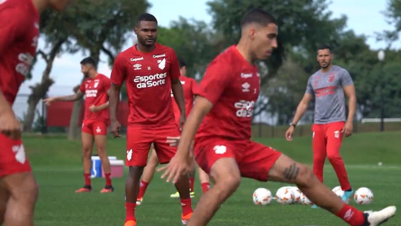 Athletico pode ter estreias contra o Juventude; veja o provável time