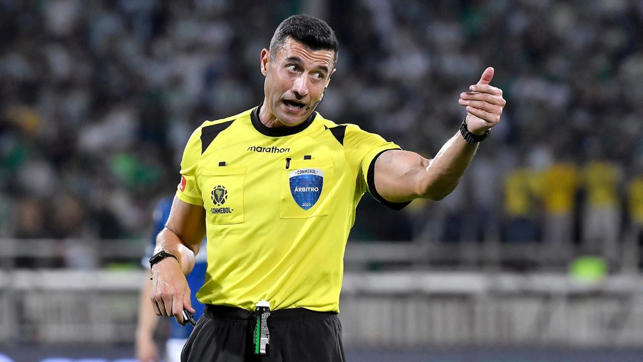 Árbitro da estreia do Athletico na Copa do Brasil se envolve em polêmica