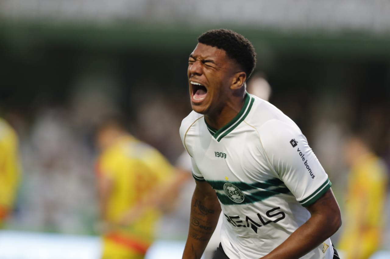 Coritiba joga mal, mas consegue primeira vitória na Série B