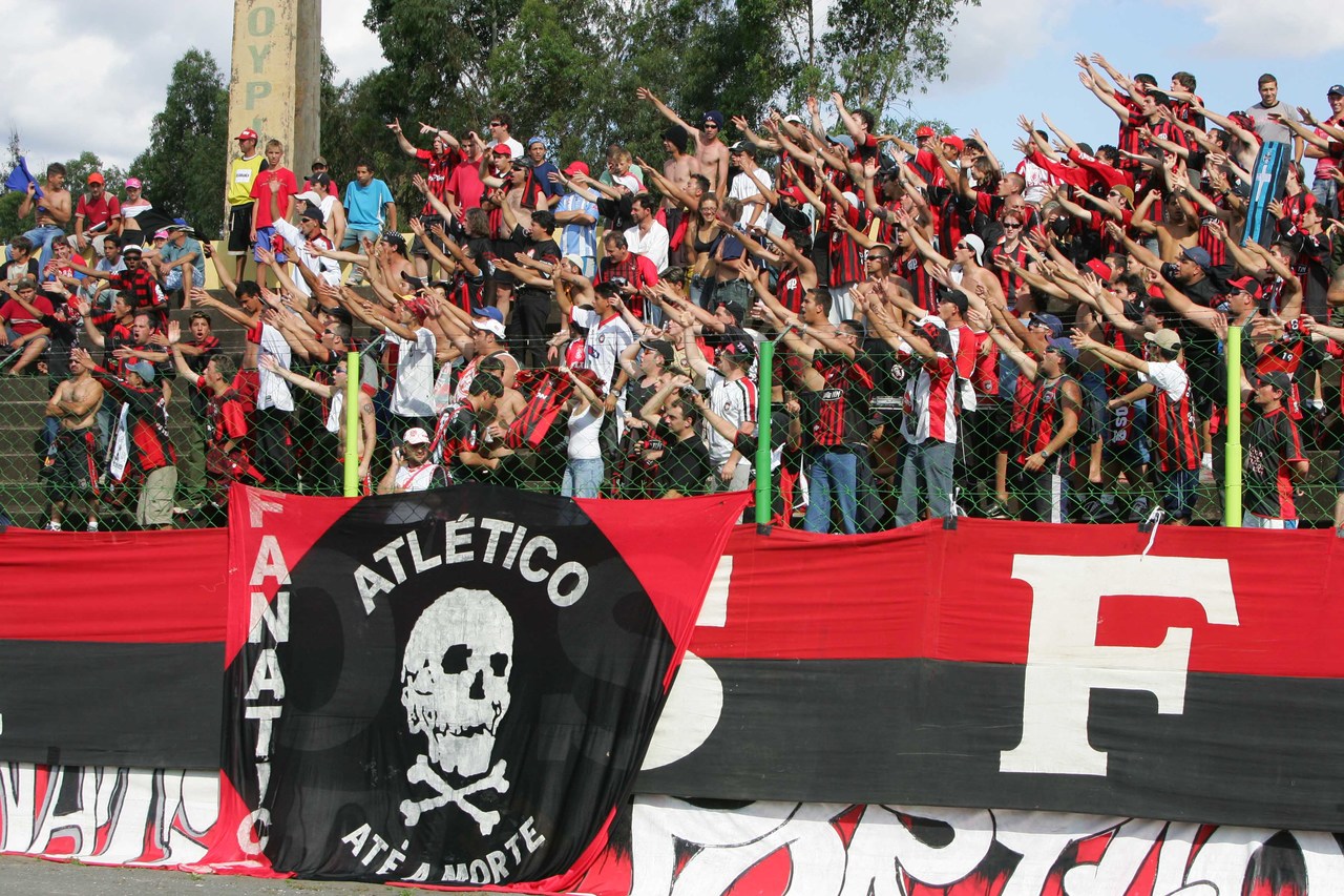 “Fechar o portal?” Torcida do Athletico brinca com retorno ao palco de pesadelo