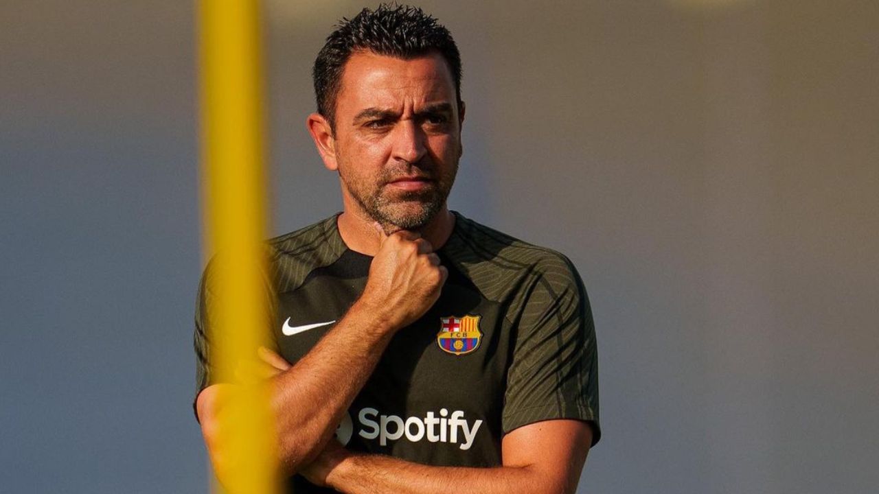 “Inimigo” de Vitor Roque, técnico Xavi é demitido do Barcelona