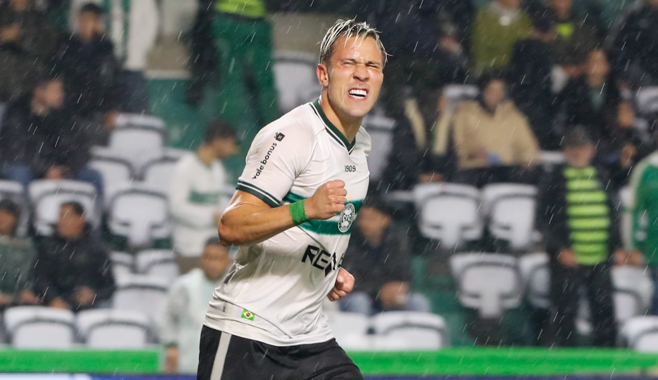 Em nova posição, Frizzo volta a marcar pelo Coritiba após longo jejum