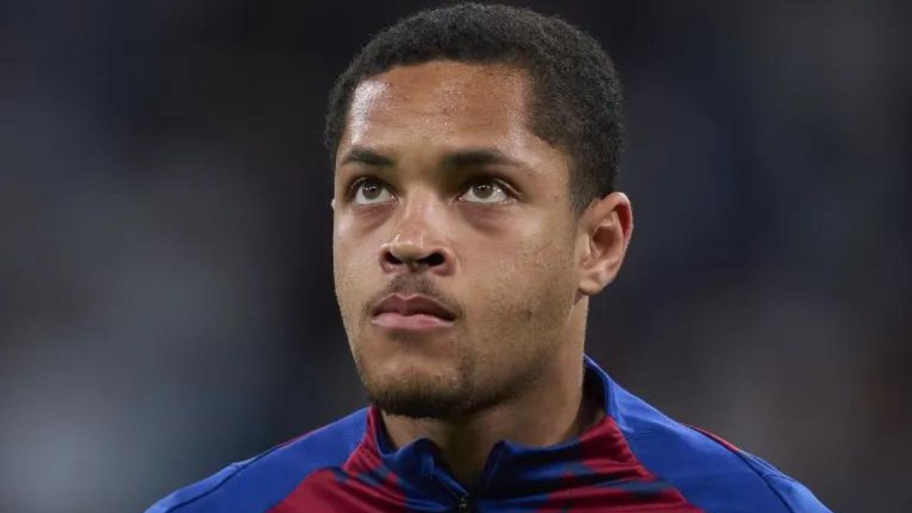 Gigante inglês prepara oferta milionária para tirar Vitor Roque do Barcelona