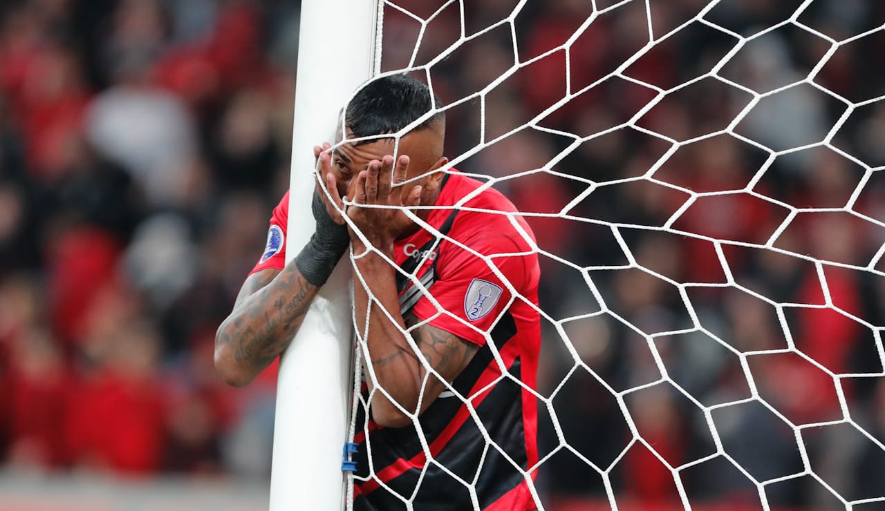 Athletico dá vexame, perde para o Sportivo Ameliano e se classifica só em segundo