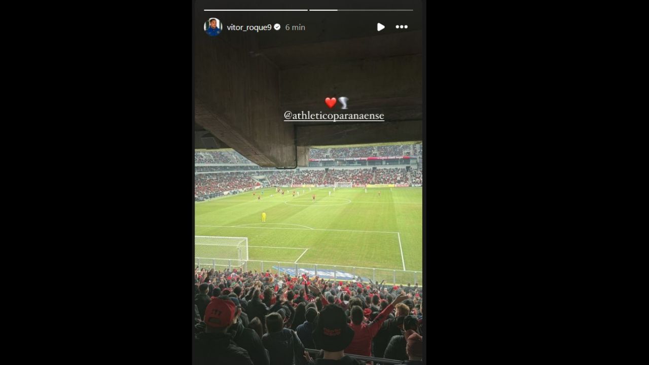 Vitor Roque volta à Ligga Arena e acompanha derrota do Athletico