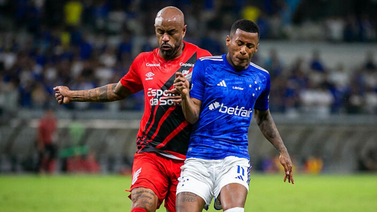 Thiago Heleno revela insatisfação do elenco com Cuca e expõe bastidores de crise