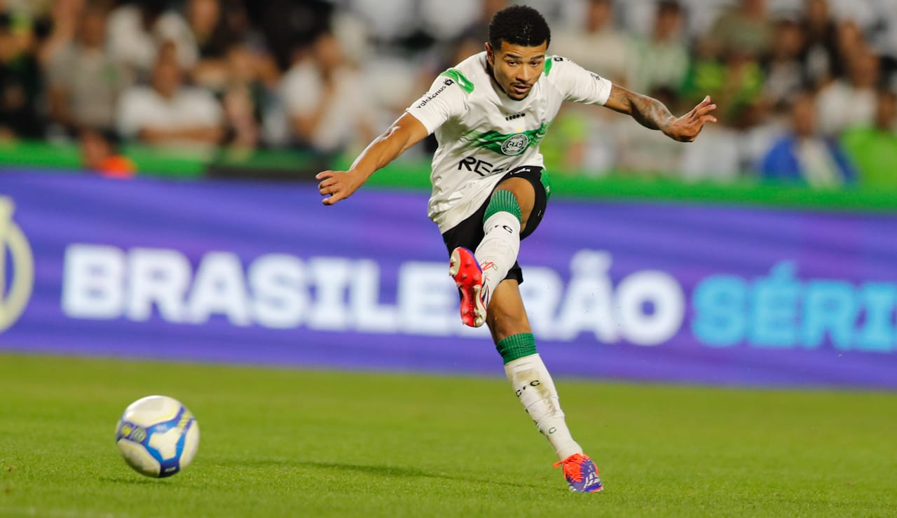 Piás do Couto, Morisco e Ronier decidem e recuperam confiança no Coritiba