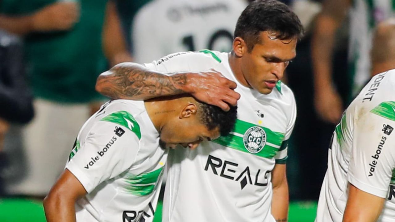 Coritiba vence Chapecoense e encerra sequência negativa na Série B