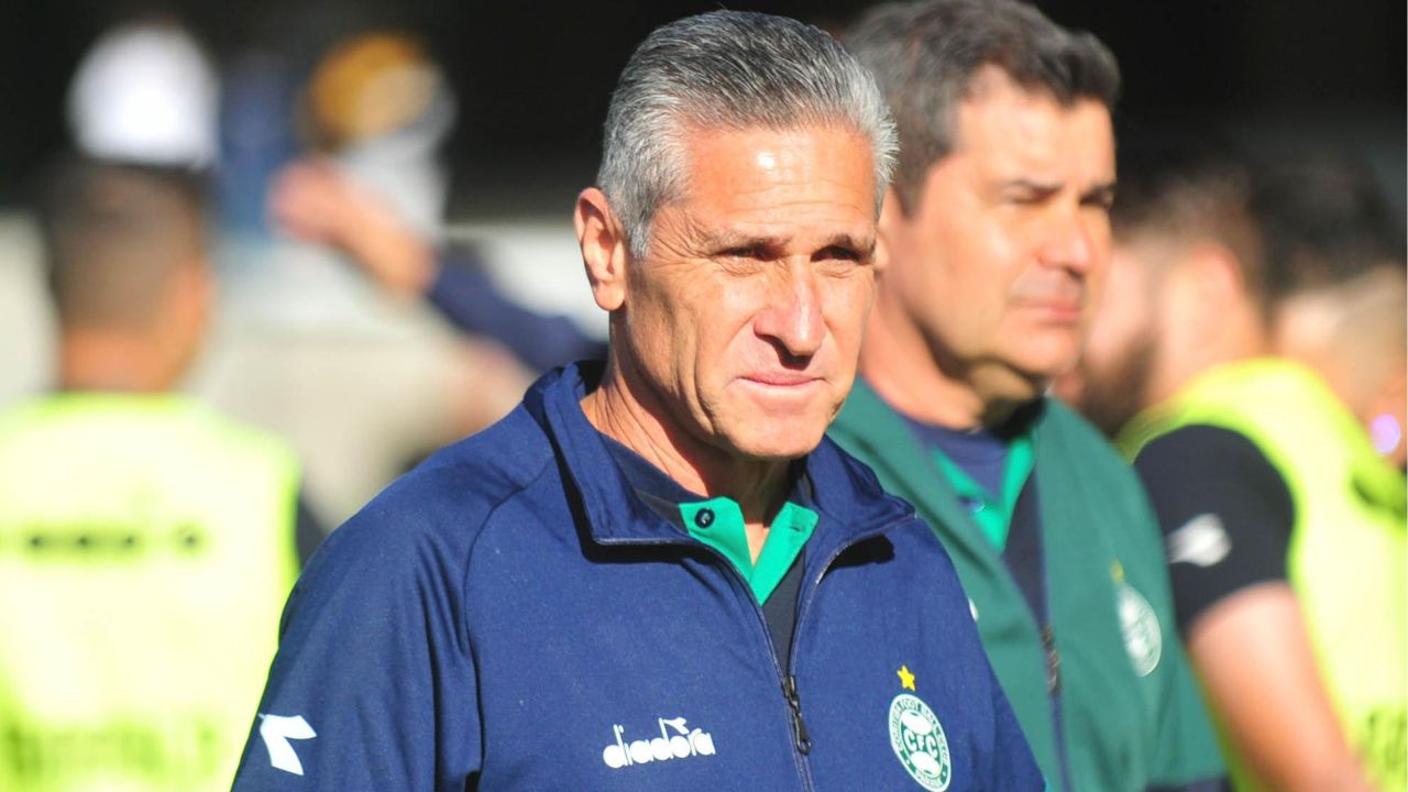 Jorginho completa um mês no Coritiba e atletas elogiam: “Nos dá muita confiança”
