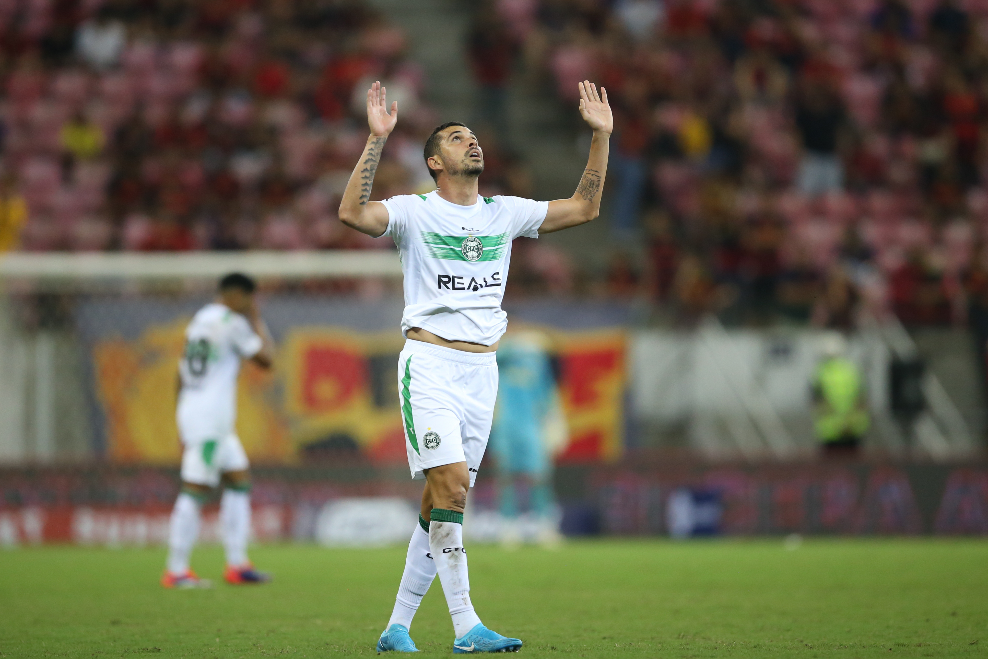 De volta à posição de origem, Bruno Melo marca primeiro gol pelo Coritiba e recebe elogios de Jorginho