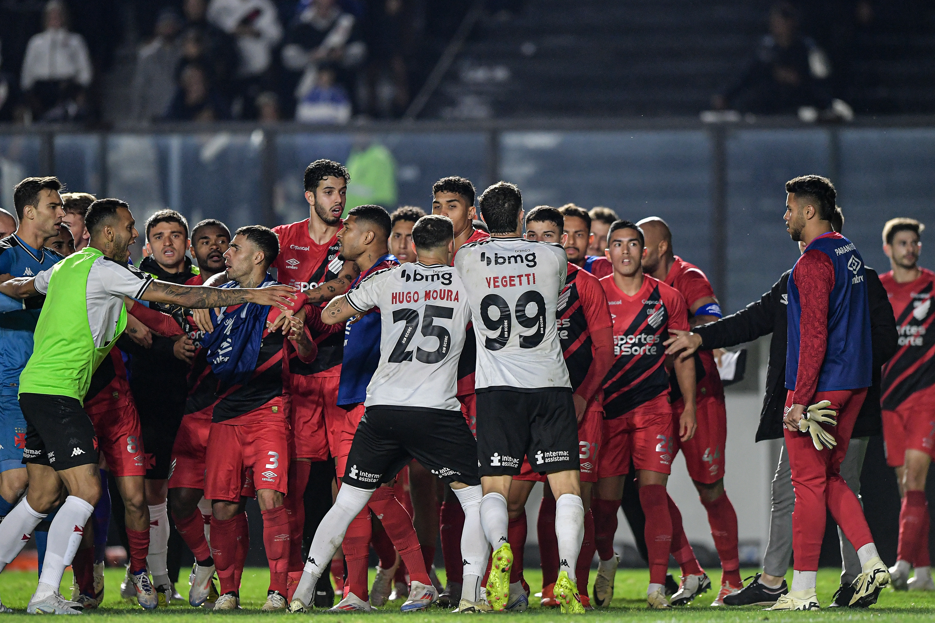 Athletico e Vasco trocam farpas nas redes sociais antes de jogo decisivo da Copa do Brasil