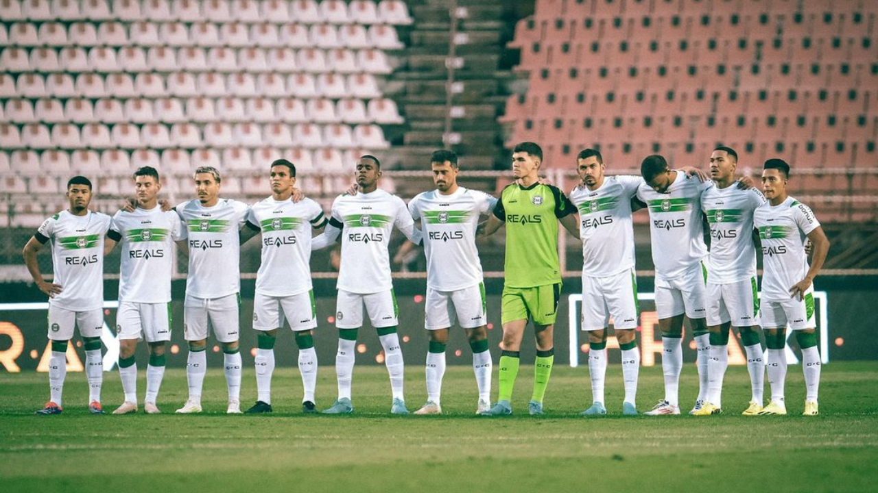 Vitória do Coritiba é marcada por homenagens às vítimas do acidente do Crocodiles