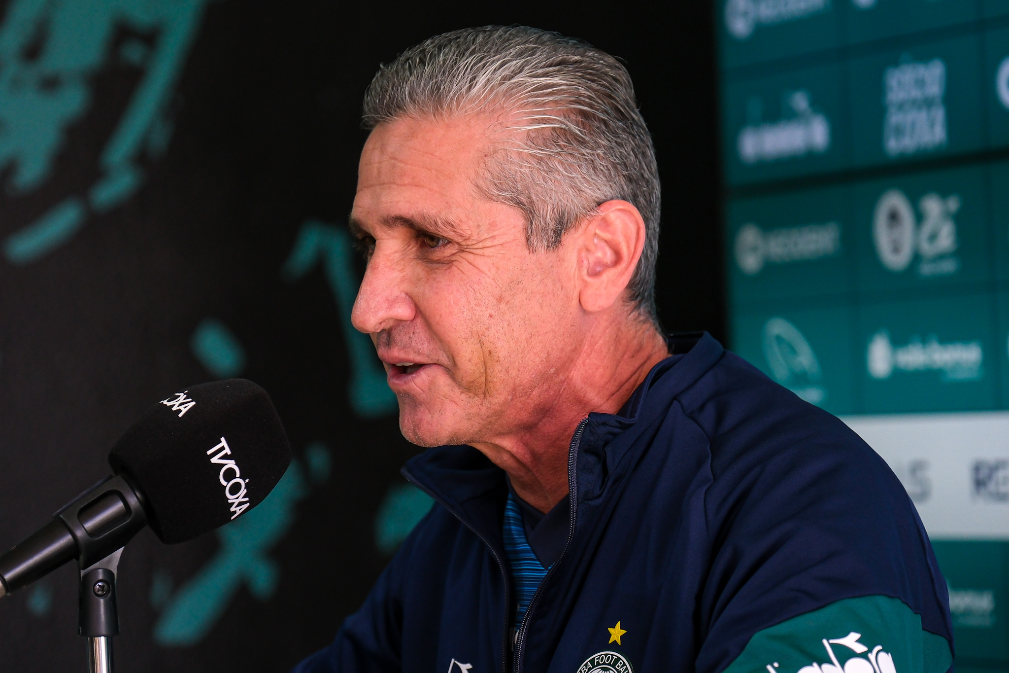 Jorginho comemora resultados do Coritiba, mas faz ressalva