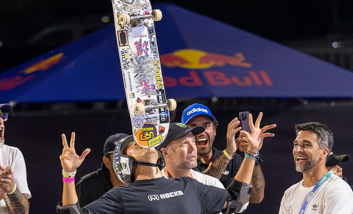 Curitibano Augusto Akio é campeão mundial de skate park