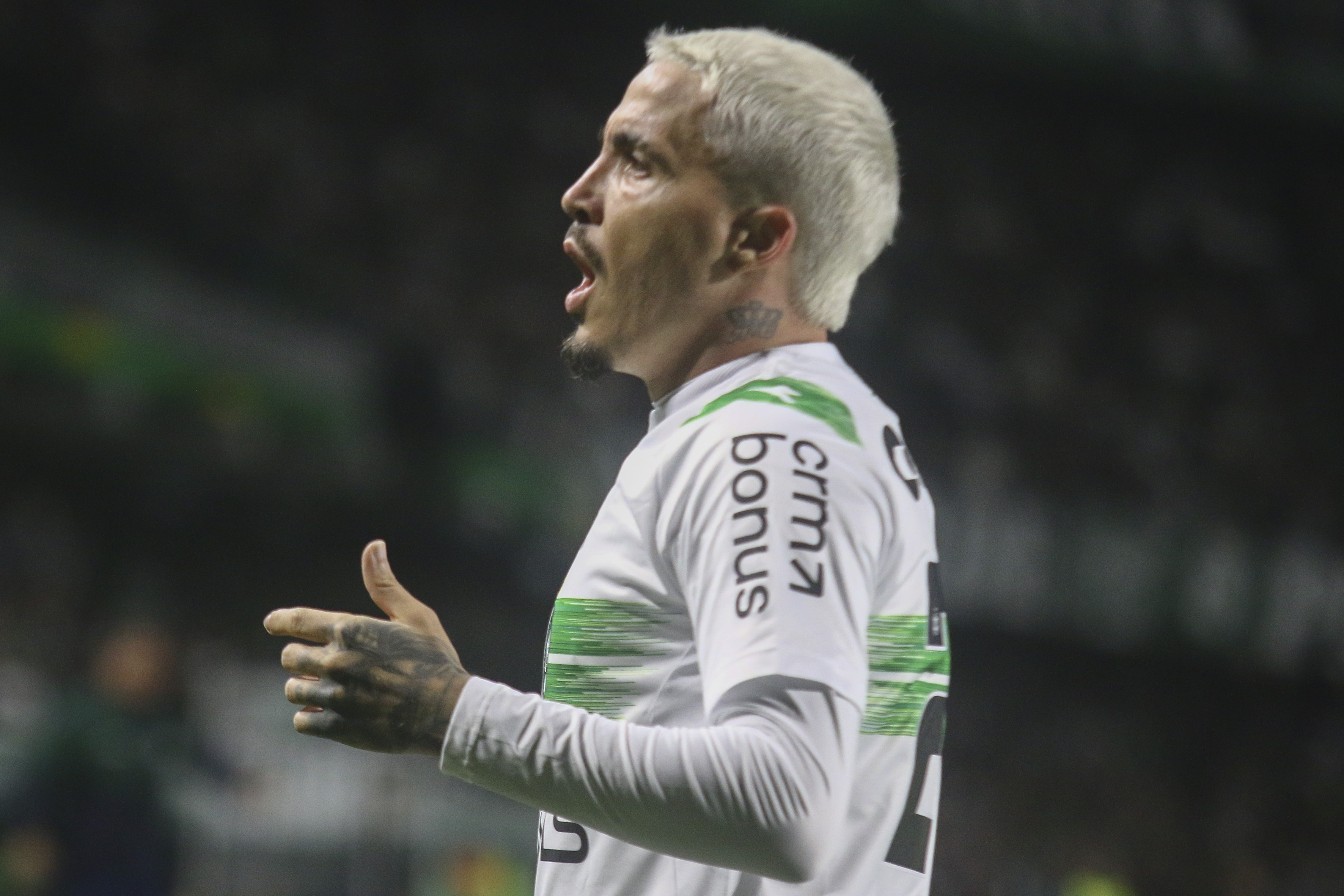 Coritiba só empata com o Goiás e acesso fica mais distante